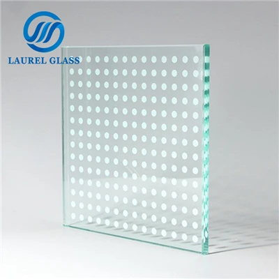 Glas met fritkleurpatroon op hoge temperatuur